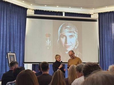 У Києві презентували книгу Заповітний Дім про загиблу захисницю України Аміну Окуєву