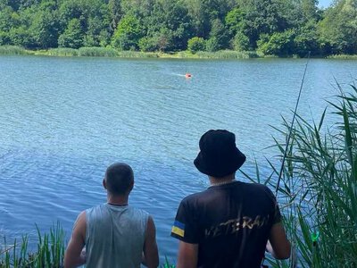 Риболовля, SUP-дошки та польова кухня: на Прикарпатті для ветеранів організували день психологічного відновлення