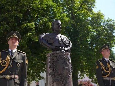 У Києво-Печерській лаврі встановили погруддя Мазепи – Зеленський заявив про відновлення історичної справедливості
