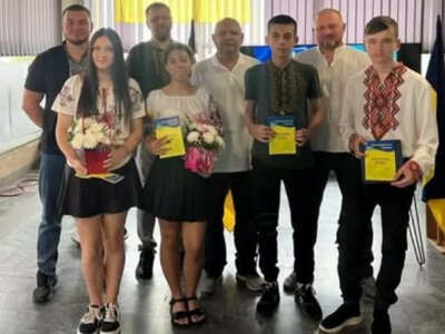 Молодь з окупованої Скадовщини отримала перші паспорти громадянина України у Миколаєві