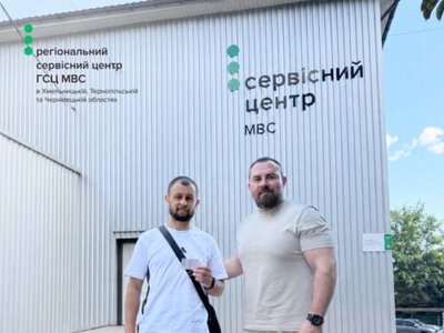 Після полону та 4 років неволі: у Хмельницькому відновили важливі документи військовому