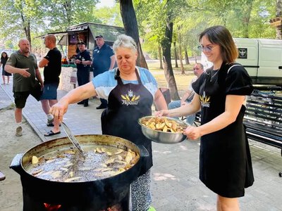 «Місто вдячних сердець»: у Костополі на благодійному ярмарку зібрали понад 100 тисяч гривень для ЗСУ