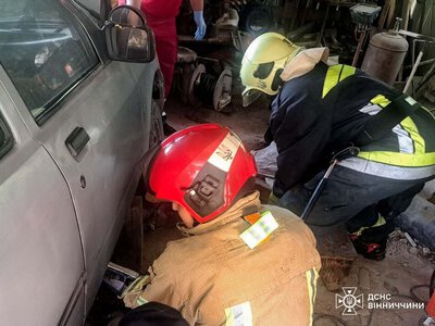 На Вінниччині авто пенсіонера розчавило автомобілем