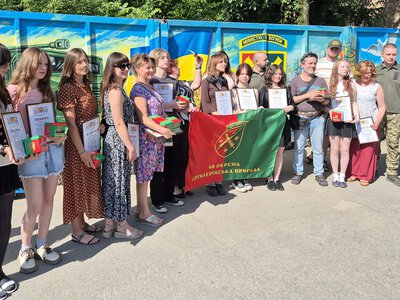 День Конституції розпочали в Бердичеві мітингом та відкриттям патріотичного муралу