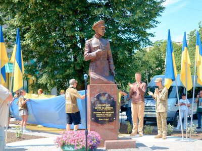 У Кам'янці-Подільському в День Конституції відкрили пам'ятник полковнику Армії УНР Болбочану