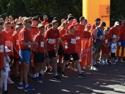 У місті на Рівненщині під час відзначення Всесвітнього дня донора зібрали кошти для війська