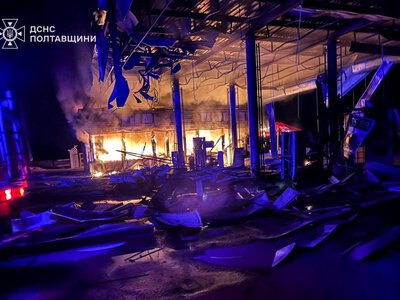У ДСНС показали наслідки нічного удару по АЗС на Полтавщині