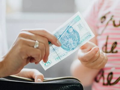 Українські студенти масово їдуть до Польщі: які вакансії приносять найбільший заробіток