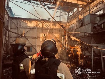 Рятувальники на Донеччині загасили три пожежі після російських ударів у Новодонецькому та Привіллі