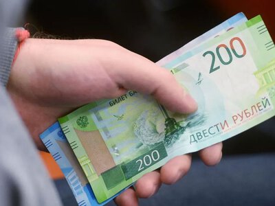 Росіяни масово переходять на готівку, зокрема через недовіру до банків