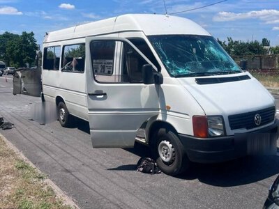 Окупанти вдарили дроном по маршрутці у Запоріжжі, є жертви та поранені