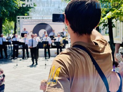 Концерт просто неба: виступ оркестру військового інституту в Житомирі до Дня Конституції (ФОТО) | Times ZT