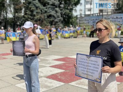 У Житомирі родини полонених та безвісти зниклих захисників провели перформанс до Дня Конституції (ФОТО) | Times ZT