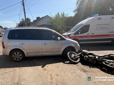 У Новоселиці поліціянти задокументували ДТП, в якій постраждав мотоцикліст