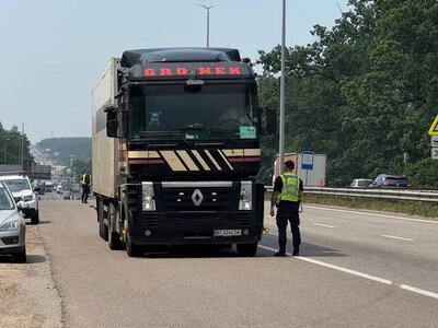 Румунія через спеку тимчасово обмежила рух вантажівок на кордоні з Україною