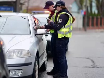 Поліція зупинила авто: 7 поширених помилок, які створюють водіям великі проблеми 