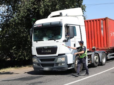 На автомобільних дорогах Одещини введено тепловий режим для великовагового транспорту