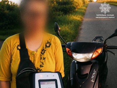 На Хмільниччині зупинили нетверезу водійку скутера, яка була позбавлена права керування