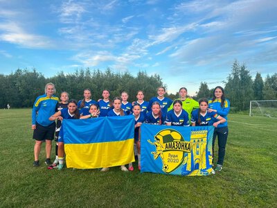 Луцька «Амазонка» тріумфувала на масштабному міжнародному футбольному турнірі у Швеції