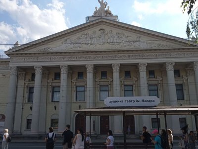 Які вистави стали найпопулярнішими у головному театрі Запорізької області