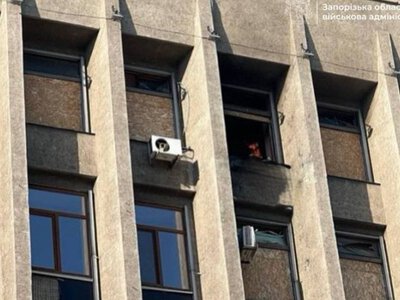 Російські військові вдарили дроном по будівлі Запорізької ОДА