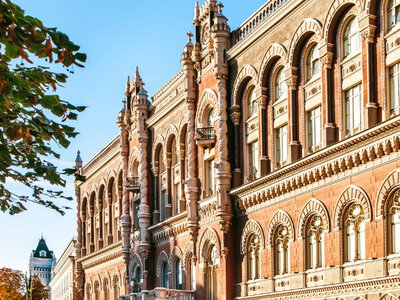 Нацбанк оновив офіційний курс долара та євро на 30 червня