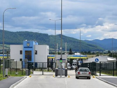 Аномальна спека на кордоні: Румунія тимчасово обмежує в'їзд вантажівок з України