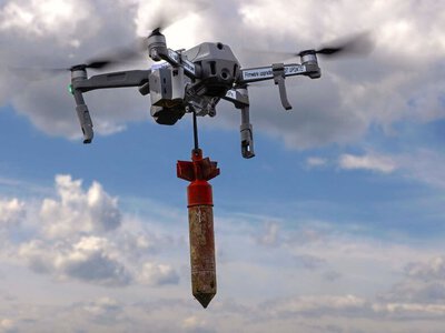 Российский FPV-дрон на оптоволокне атаковал авто селян — Люди погибли