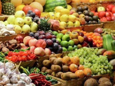 Ціни впали майже вдвічі: які овочі, фрукти та ягоди подешевшали в Україні за тиждень