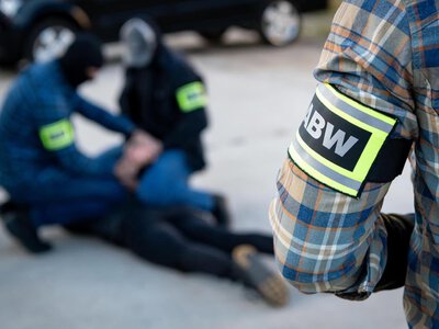 З Польщі депортували громадян України та Білорусі, які за вказівками росії винаймали для участі у демонстраціях українських біженців