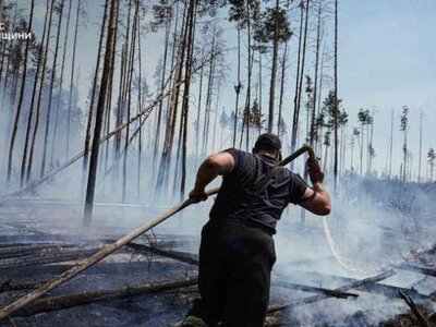Під Чорнобилем продовжують горіти ліса