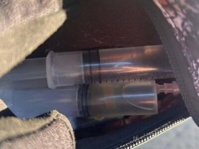 На вулицях Рівного патрульні виявили чоловіків із підозрілими речовинами