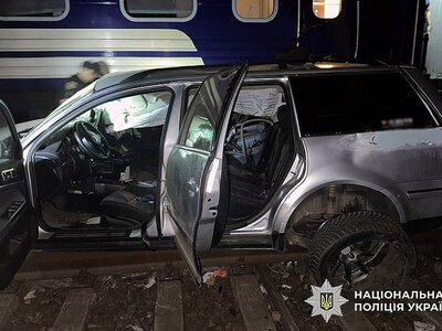 Автомобіль зіткнувся із потягом у Хмельницькому: є загиблі