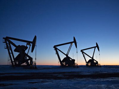 Ціни на нафту знижуються на тлі очікувань переговорів США та Ірану в Досі