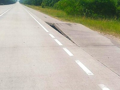 В Україні на стратегічній автотрасі “повело” бетонні плити. Чиновники все валять на спеку (ФОТО)