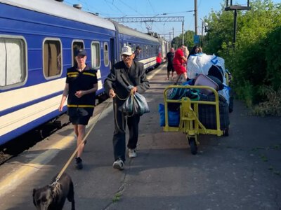 Евакуаційний потяг прибув на Рівненщину: людей розселять у Вараському районі