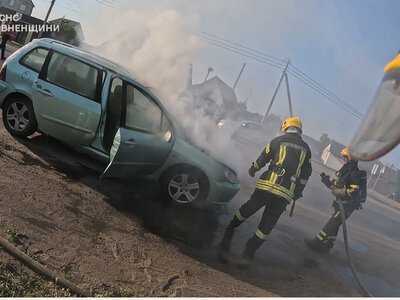 Легковий автомобіль загорівся під час руху в Сарнах