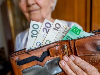 У Польщі назвали найбільші пенсії: скільки отримують рекордсмени