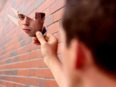 Вчені пояснили, чому думка “я невдаха” руйнують майбутнє: що показало дослідження