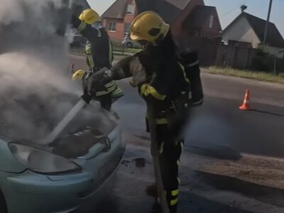 У Сарнах під час руху загорілося авто