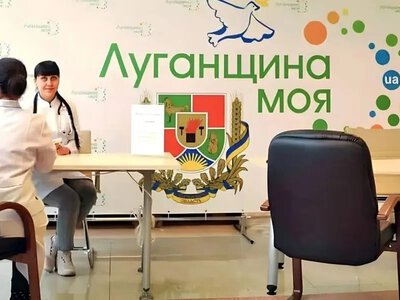 Влада Луганщини оприлюднила адреси гуманітарних хабів для переселенців
