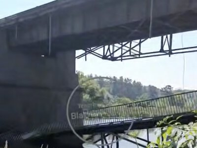 У Коростишеві на Житомирщині обвалилася пішохідна частина мосту