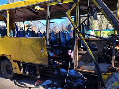 Російський дрон Молнія вдарив по рейсовому автобусу: подробиці трагедії на Харківщині