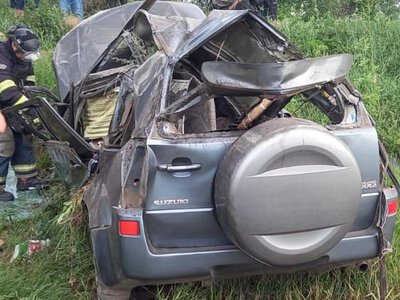 ДТП на Донеччині: рятувальники витягли водія із розбитої машини