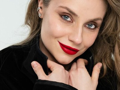 Зірка серіалу Реванш народила первістка та вперше показала малюка