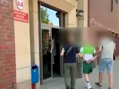 У Польщі затримали чоловіка, який ображав українську касирку через її походження.