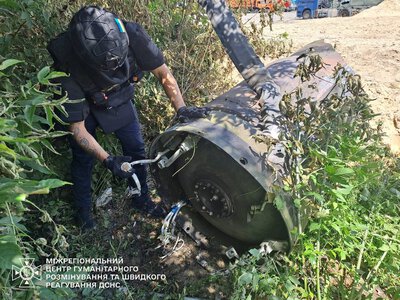 На Харківщині сапери ДСНС вилучили залишки ракети «Іскандер-М» (фото)