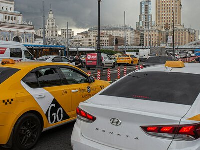 У РФ таксисти стали рідше виходити на лінію через кризу з пальним