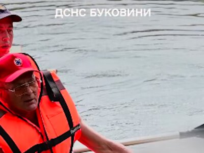 У Чернівцях з водойми дістали тіло потопельника