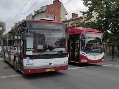 У Франківську з 1 липня скоротять кількість автобусів і тролейбусів через нестачу водіїв